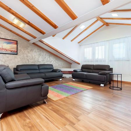 Apartment The Loft Rovigno Esterno foto
